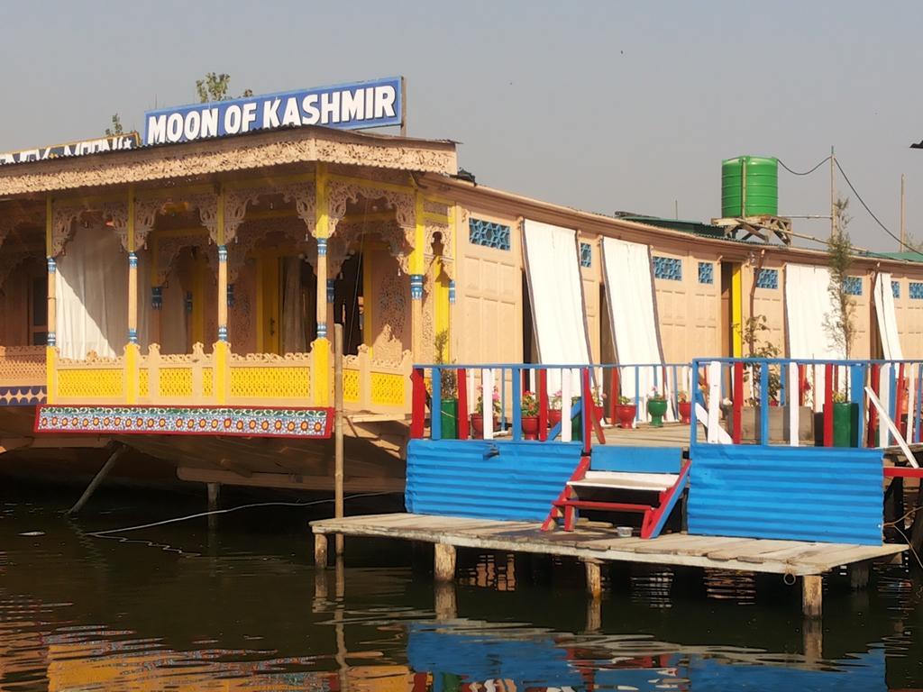 Отель Houseboat Moon Of Kashmir Сринагар Экстерьер фото