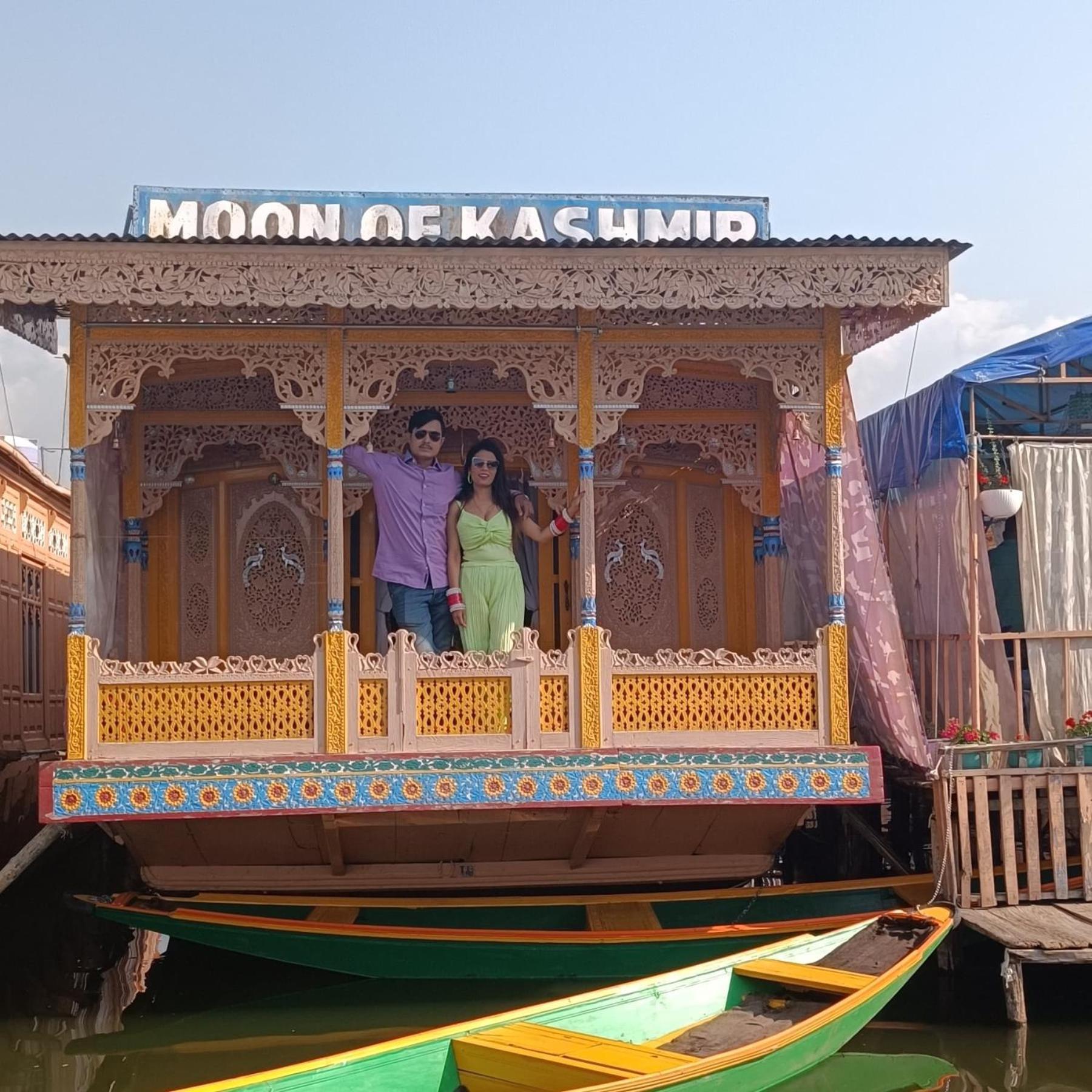 Отель Houseboat Moon Of Kashmir Сринагар Экстерьер фото