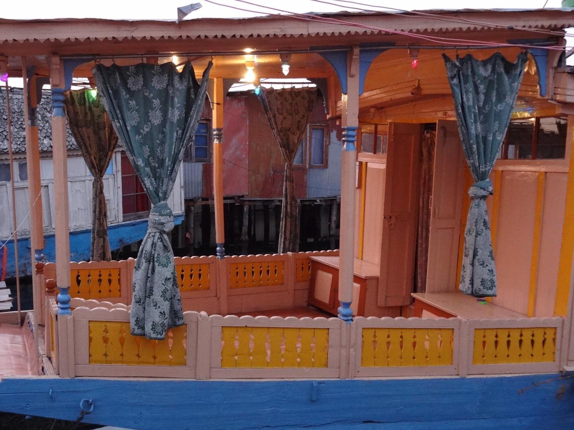 Отель Houseboat Moon Of Kashmir Сринагар Номер фото