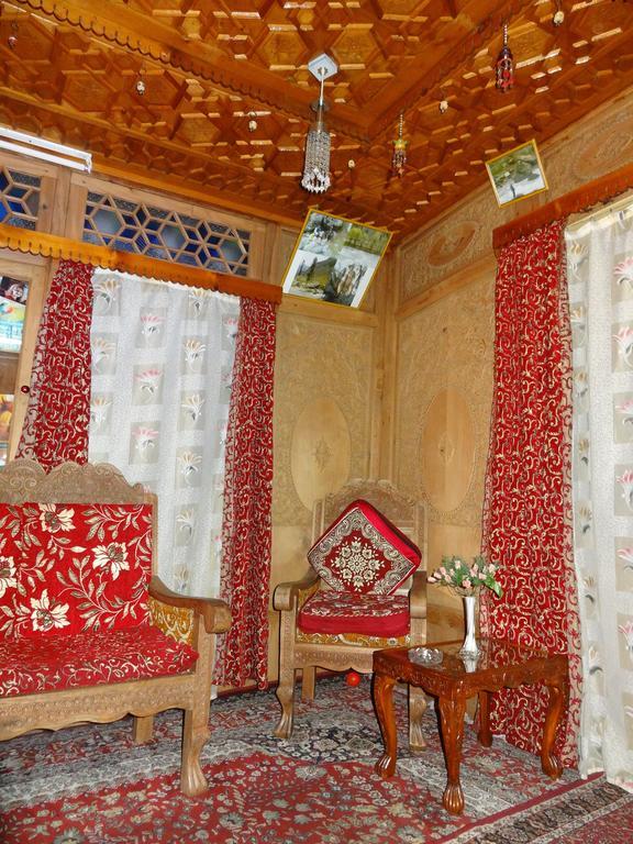 Отель Houseboat Moon Of Kashmir Сринагар Номер фото